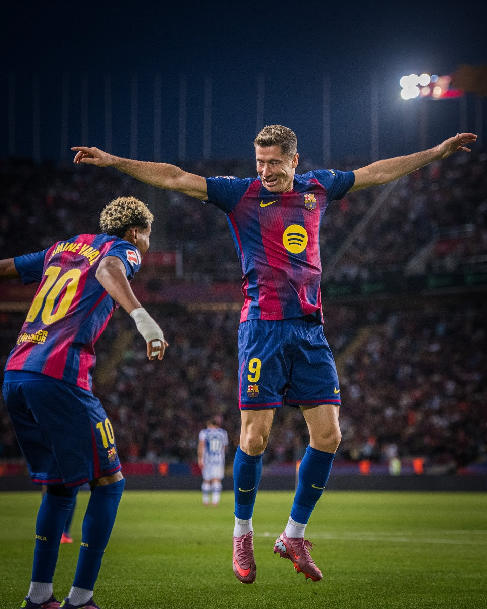 Lamine Yamal Lewandowski FCB.jpg