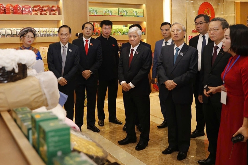 Lào Cai cần coi trọng việc bồi dưỡng bài bản, lâu dài cán bộ người dân tộc thiểu số