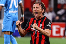 Modric truyền lửa, Milan thắng đẹp Napoli lên đầu bảng Serie A