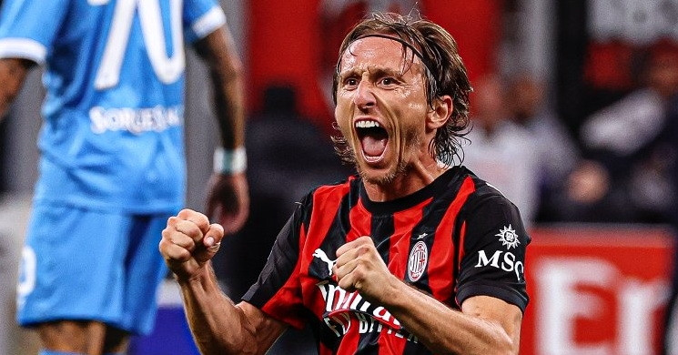 Modric truyền lửa, Milan thắng đẹp Napoli lên đầu bảng Serie A