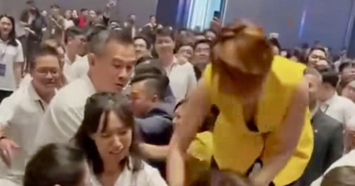 Môi giới trong vụ trèo lên bàn giành giật phiếu mua căn hộ tại TPHCM trần tình