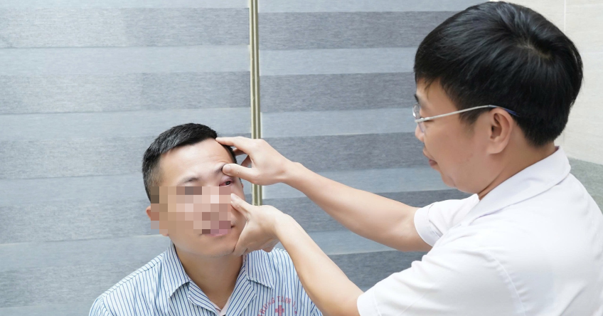 Người đàn ông nhập viện vì tai nạn khi đang chơi cầu lông