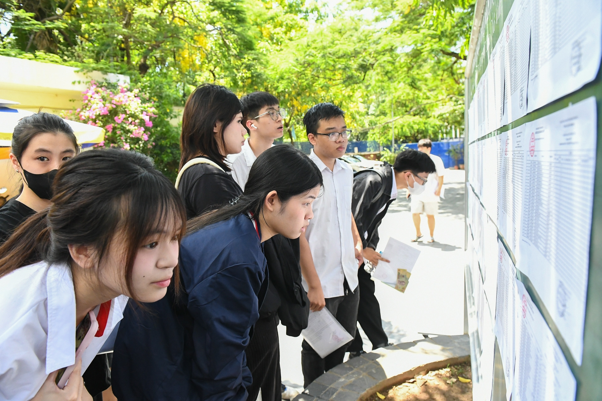 Thi cử, chuyển đổi số và quyền được học trong một nền giáo dục lành mạnh