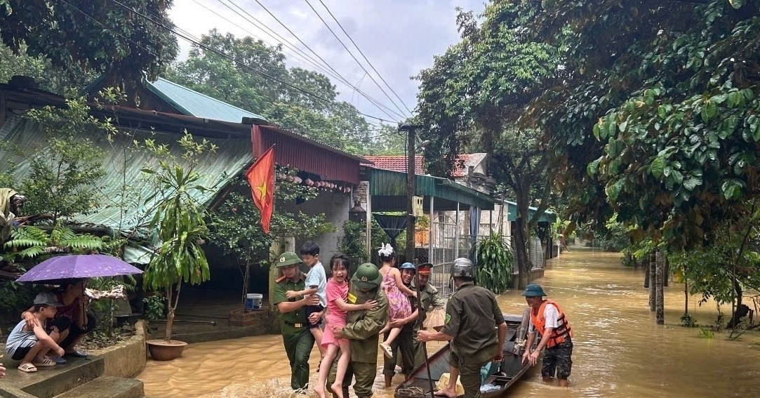 Thủ tướng: Khuyến cáo người dân hạn chế đi lại khi có mưa lũ lớn do bão số 10