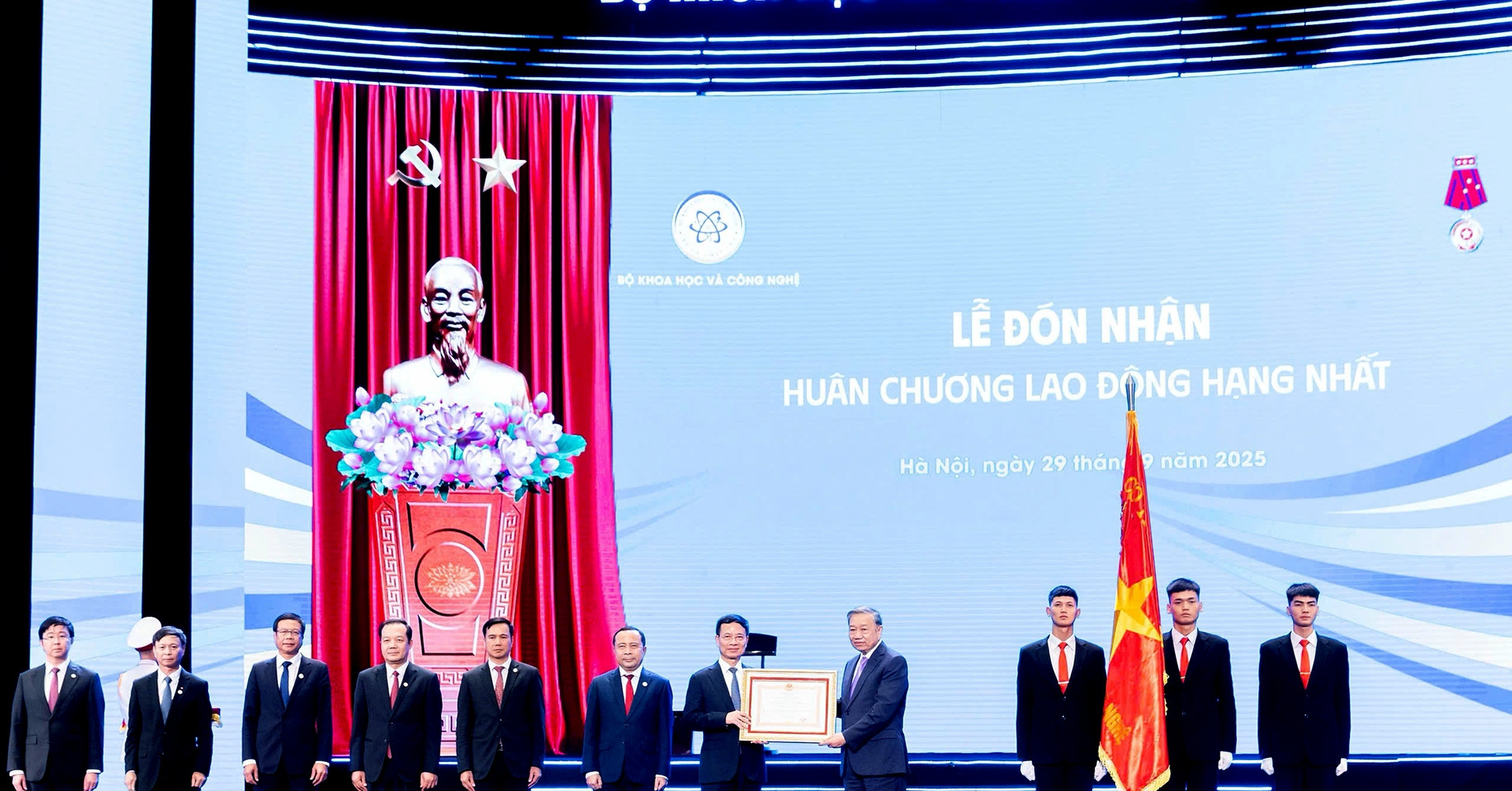 Tổng Bí thư: KH&CN là con đường sống còn để phát triển nhanh và bền vững