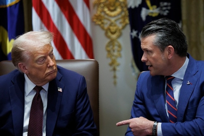 Tổng thống Trump hé lộ về cuộc họp khẩn với hàng trăm tướng lĩnh Mỹ