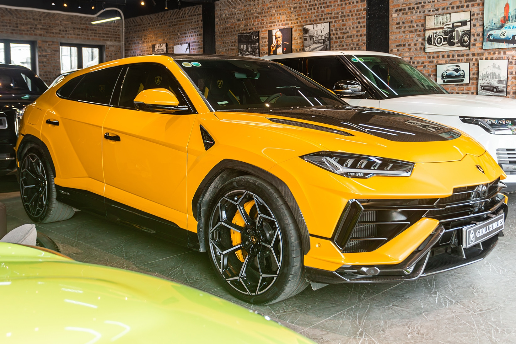 Từng bị lừa mua Rolls-Royce, nữ đại gia Cần Thơ vừa mua tiếp siêu xe Lamborghini