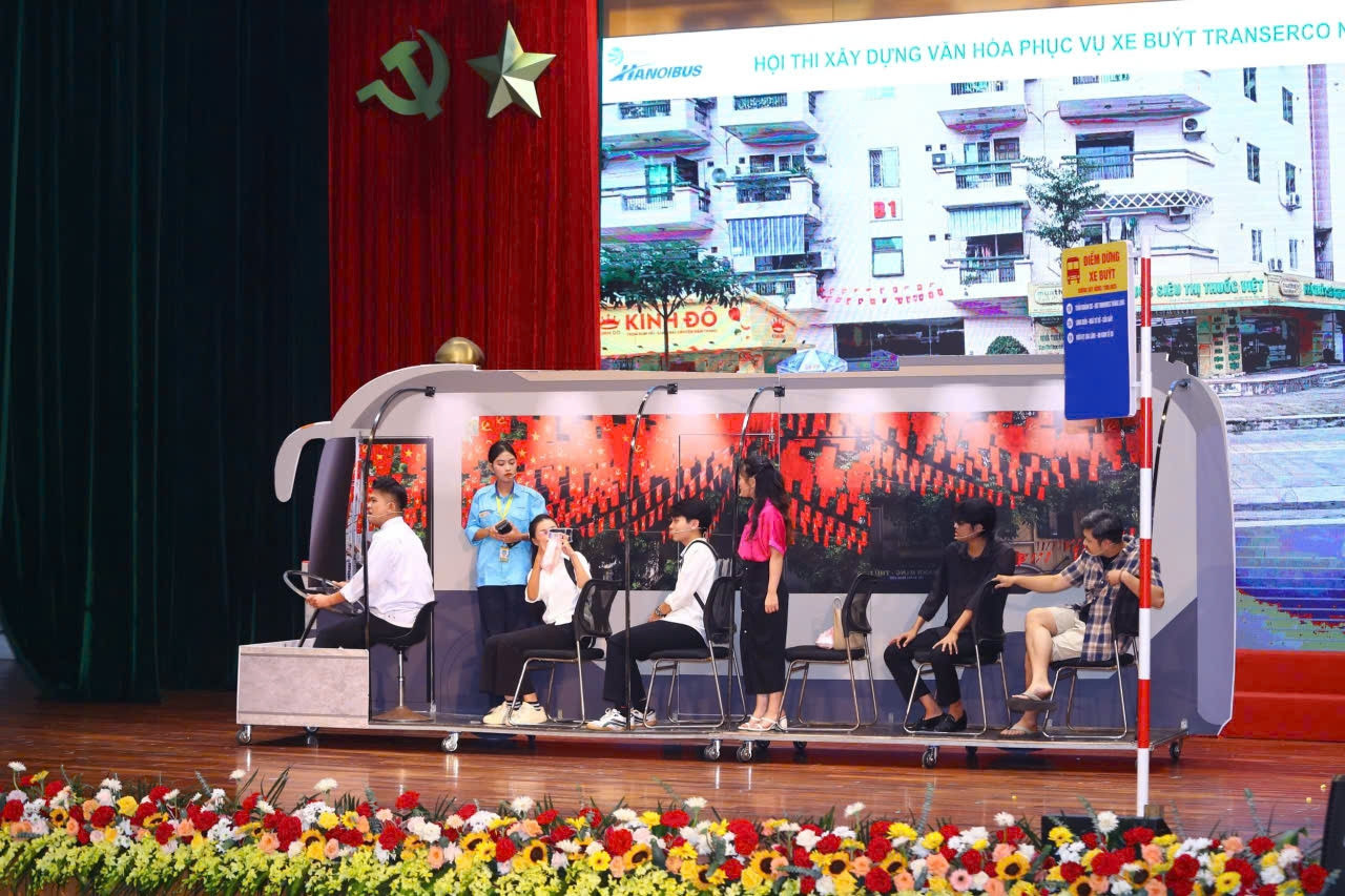 Xây dựng văn hóa phục vụ xe buýt Thủ đô thân thiện, văn minh