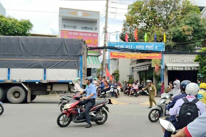 2 mẹ con tử vong sau va chạm với xe tải ở TPHCM, lộ tình tiết thương tâm