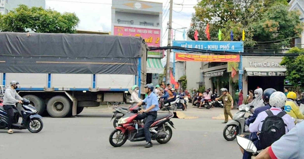 2 mẹ con tử vong sau va chạm với xe tải ở TPHCM, lộ tình tiết thương tâm