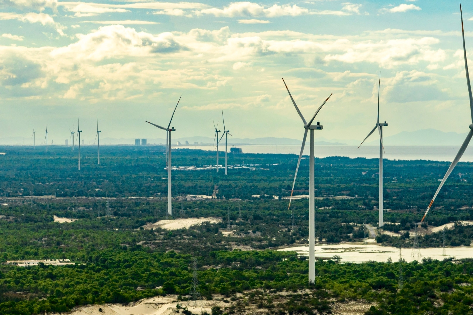 Bộ Chính trị: Đào tạo tối thiểu 25.000 - 35.000 kỹ sư, chuyên gia về năng lượng