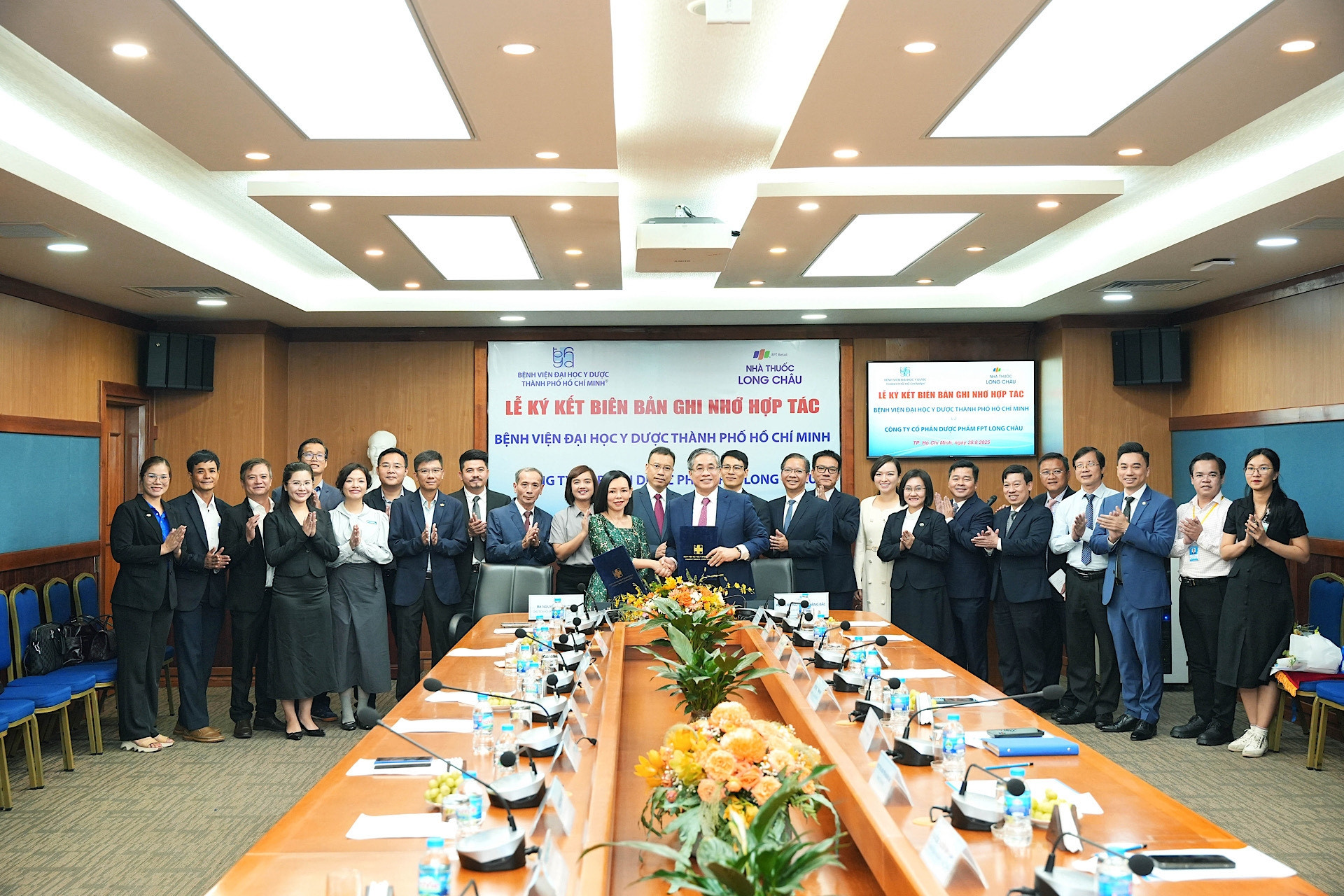 Long Châu hợp tác Bệnh viện Đại học Y Dược TPHCM kiến tạo hệ sinh thái y tế
