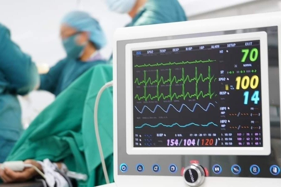 Mổ cấp cứu người phụ nữ ngay khi vừa ngủ dậy