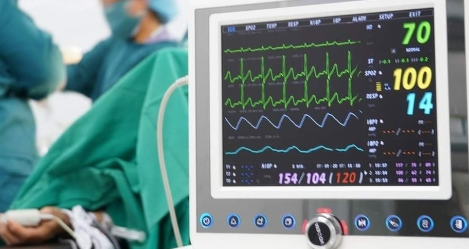 Mổ cấp cứu người phụ nữ ngay khi vừa ngủ dậy