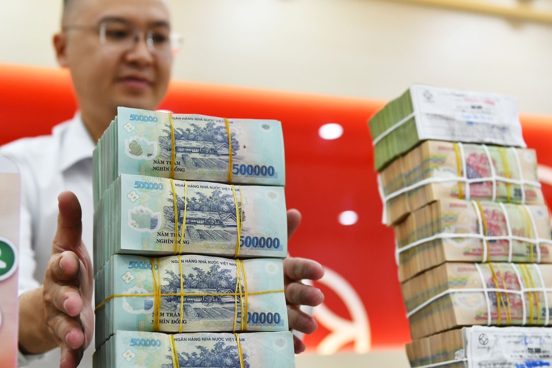 Muốn vay hơn 2 tỷ mua căn hộ 3,2 tỷ, vợ chồng trẻ đứng trước ngã ba đường