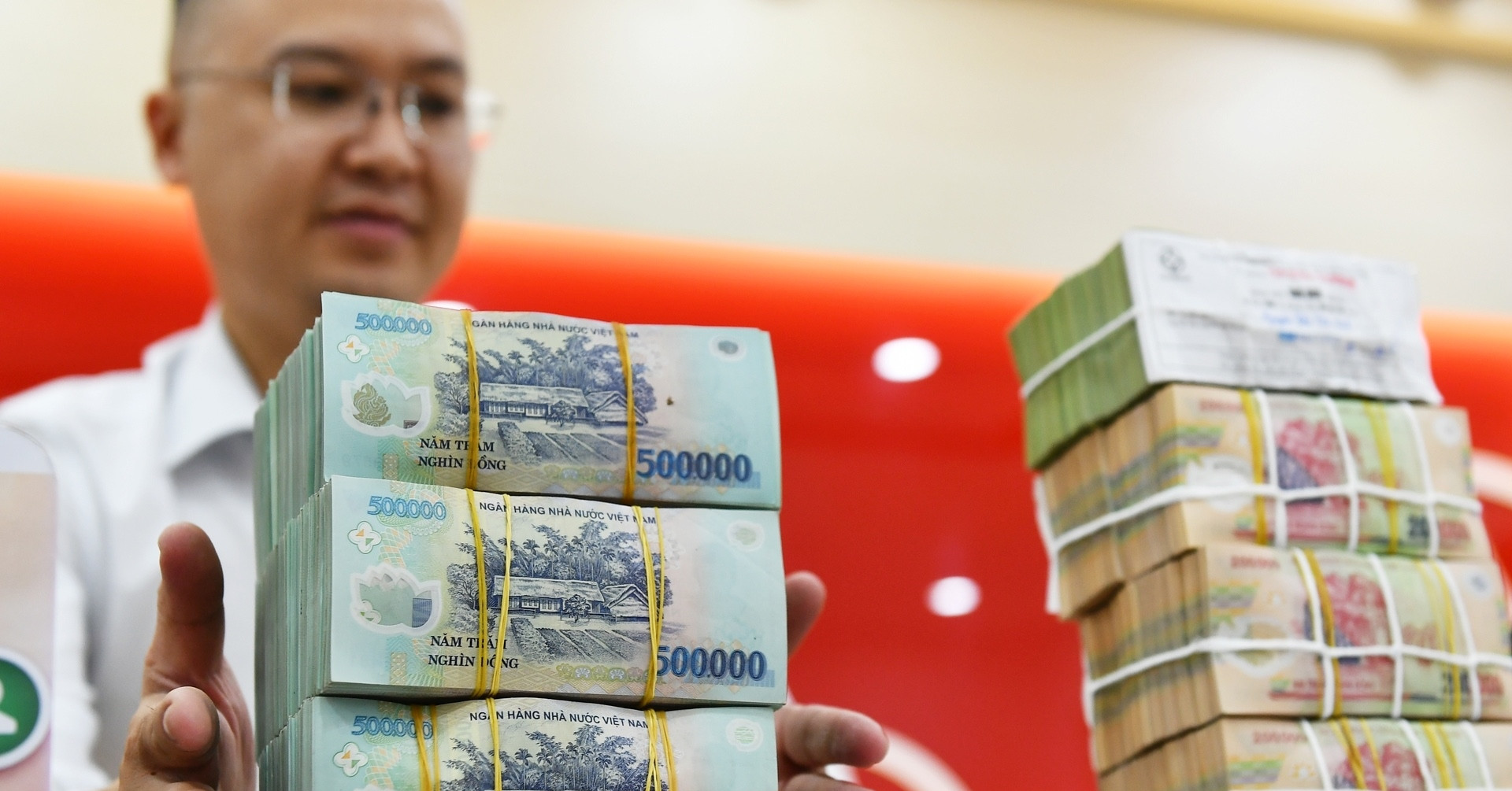 Muốn vay hơn 2 tỷ mua căn hộ 3,2 tỷ, vợ chồng trẻ đứng trước ngã ba đường