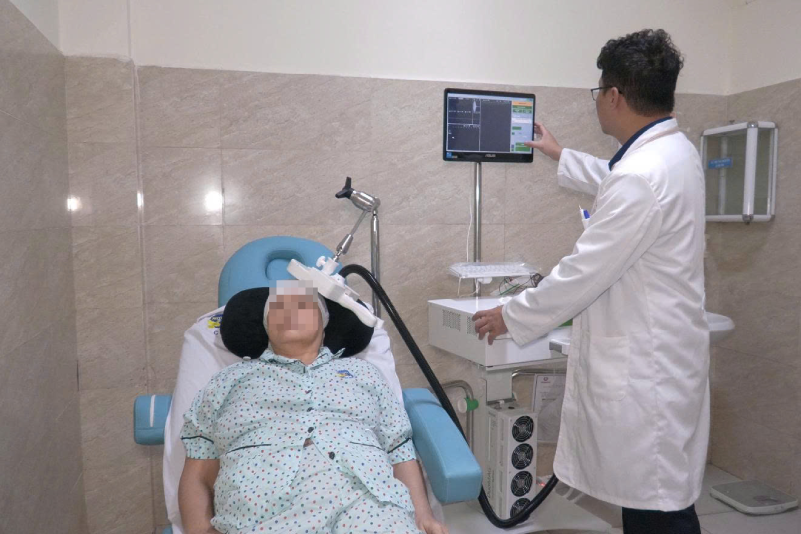 Người phụ nữ đột quỵ trong nhà vệ sinh lúc đêm khuya