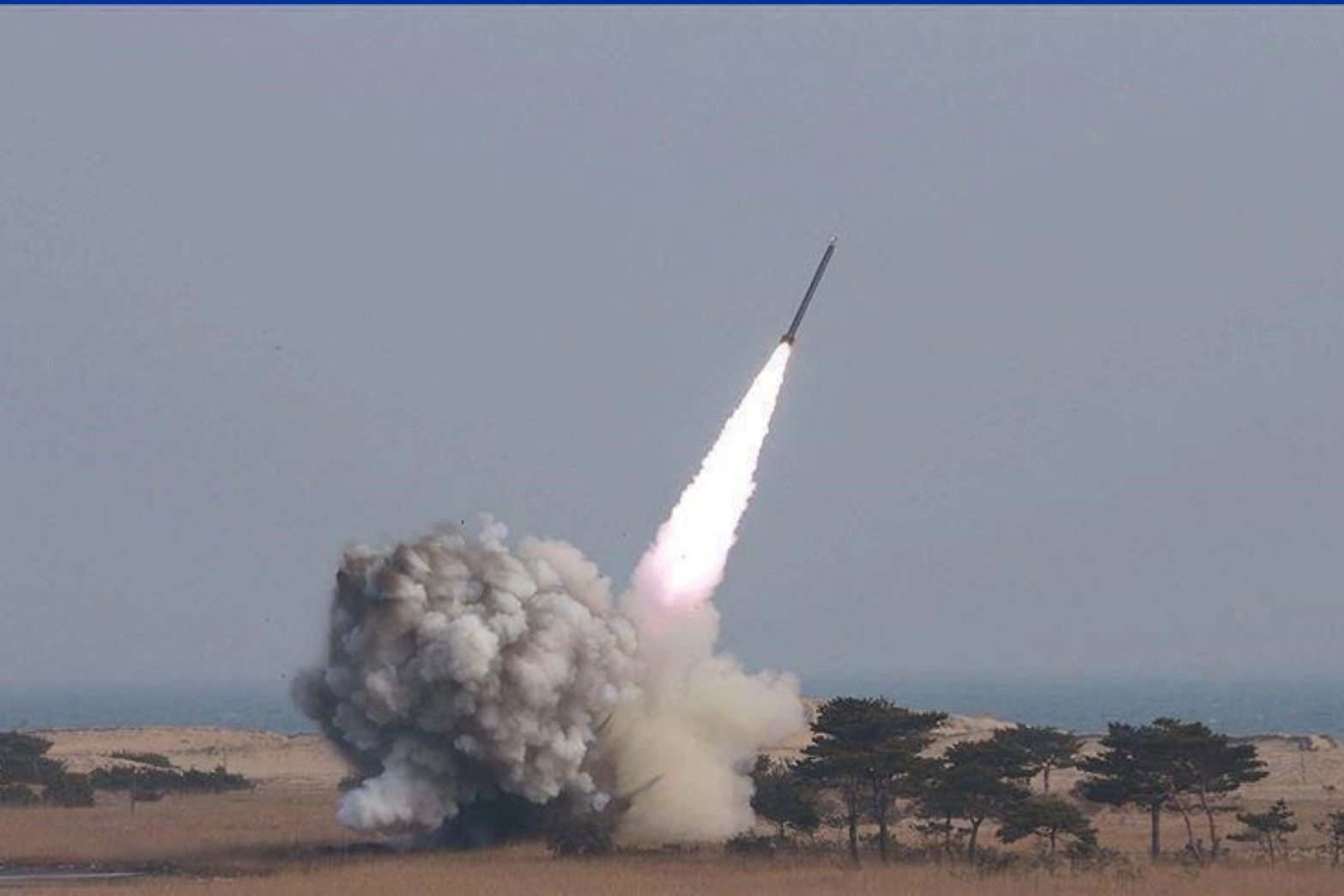 Nhóm Houthi tấn công sân bay, trụ sở Bộ Tổng tham mưu Israel