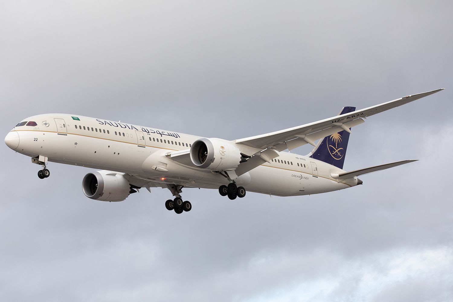 saudi arabian airlines boeing 787 london heathrow airport 090125 1 99661f7f8c7c4ee89bdd91b450c43b72.jpg