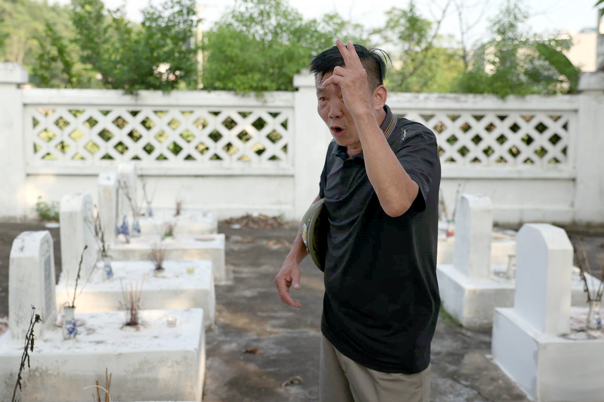 Vụ 18 ngôi mộ liệt sĩ bị đục phá: Quản trang tiết lộ cuộc gọi của cai xây dựng