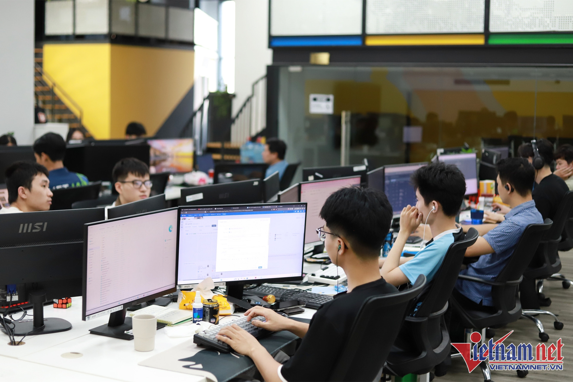 W-nhan luc an ninh mang 001 1.jpg