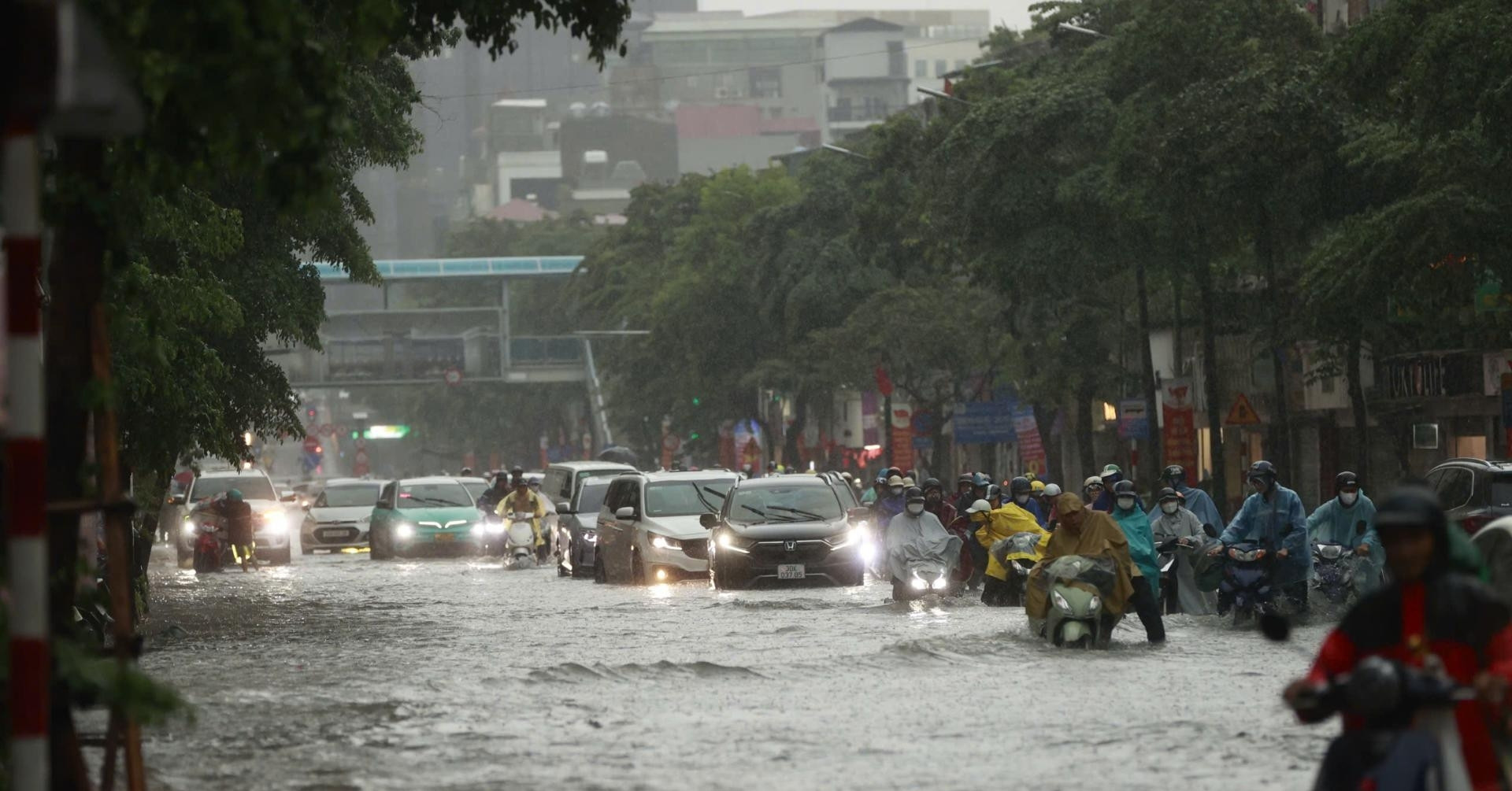 Dự báo thời tiết 1/10/2025: Mưa xối xả ở miền Bắc dồn về những tỉnh nào?