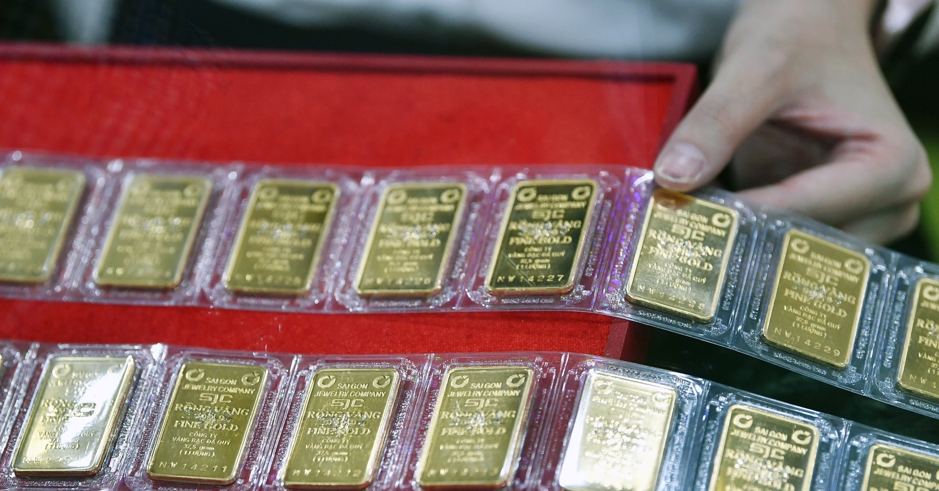 Giá vàng hôm nay 30/9/2025: SJC lại tăng, thế giới cao vút