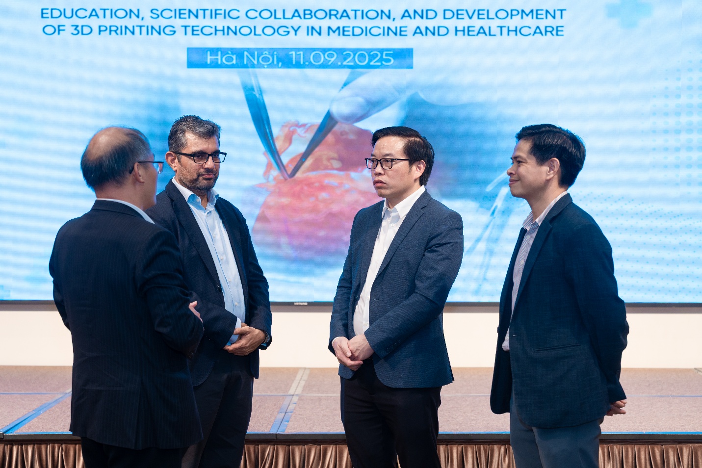 4 Vinmec và VinUni.png