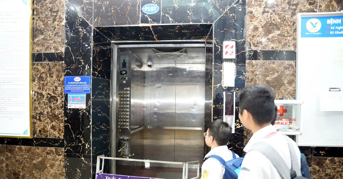 Ban quản trị nói về tin &amp;apos;đền 2 tỷ đồng&amp;apos; vụ 3 bé trai ném dép làm hỏng thang máy chung cư
