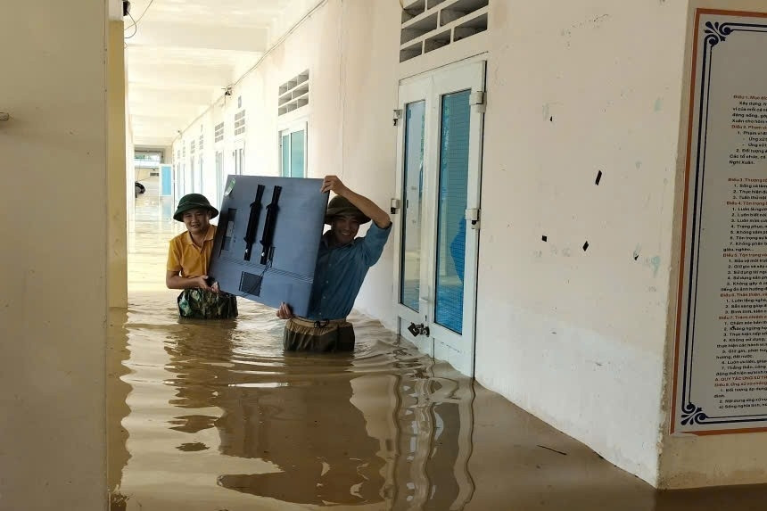 Bão số 10 làm tan hoang 418 trường học Hà Tĩnh, thiệt hại hơn 457 tỷ đồng