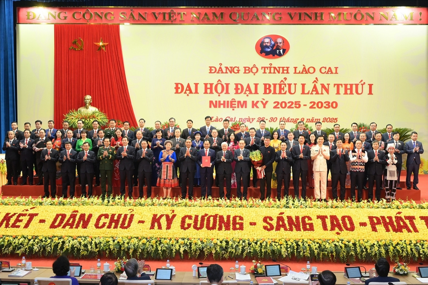 Bí thư không phải người địa phương: Cắt đứt từ gốc những 'dây mơ rễ má'