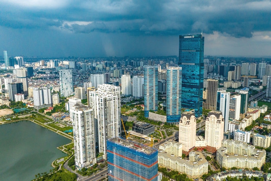 Căn hộ hàng trăm triệu mỗi mét: Sao giá vẫn cứ tăng, cách nào giảm?