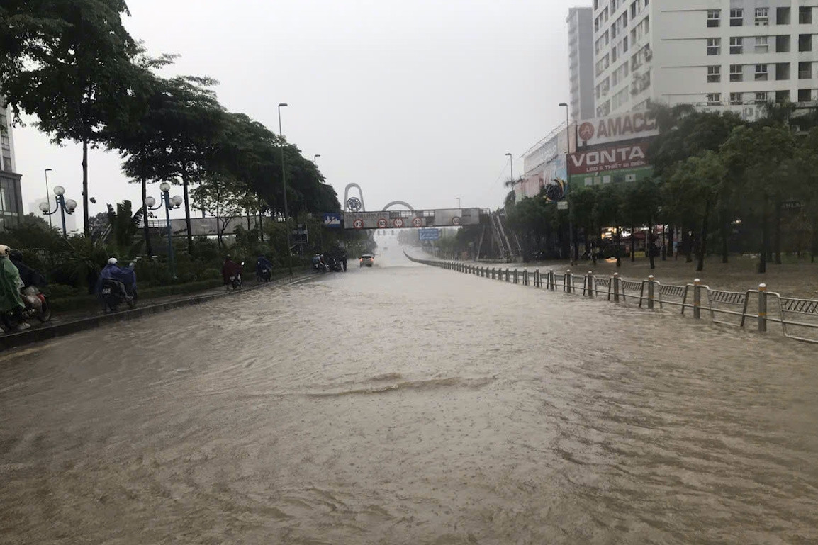 Cập nhật 82 điểm úng ngập không thể đi qua trên địa bàn Hà Nội