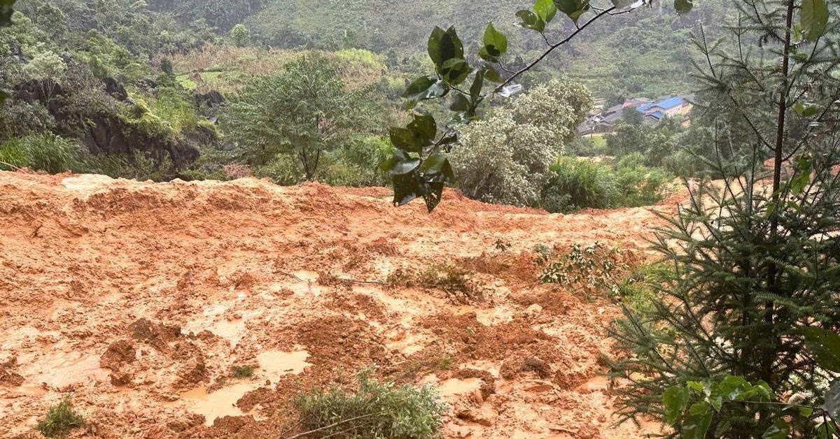 Ngôi nhà có 7 người bị cuốn trôi sông, 4 người mất tích