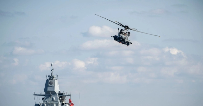 Máy bay quân sự Nga bị tố liên tiếp áp sát các chiến hạm NATO