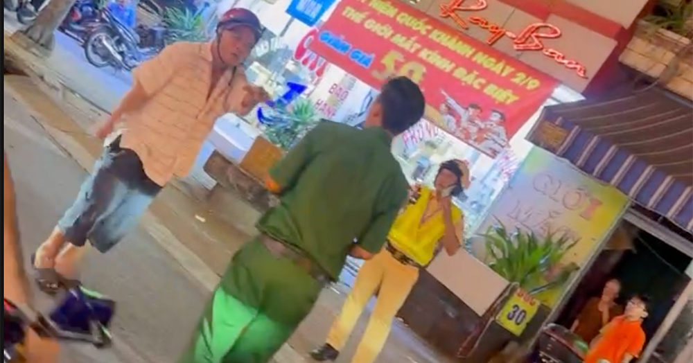 Người đàn ông say xỉn chống đối CSGT, làm một thanh niên xung phong bị thương