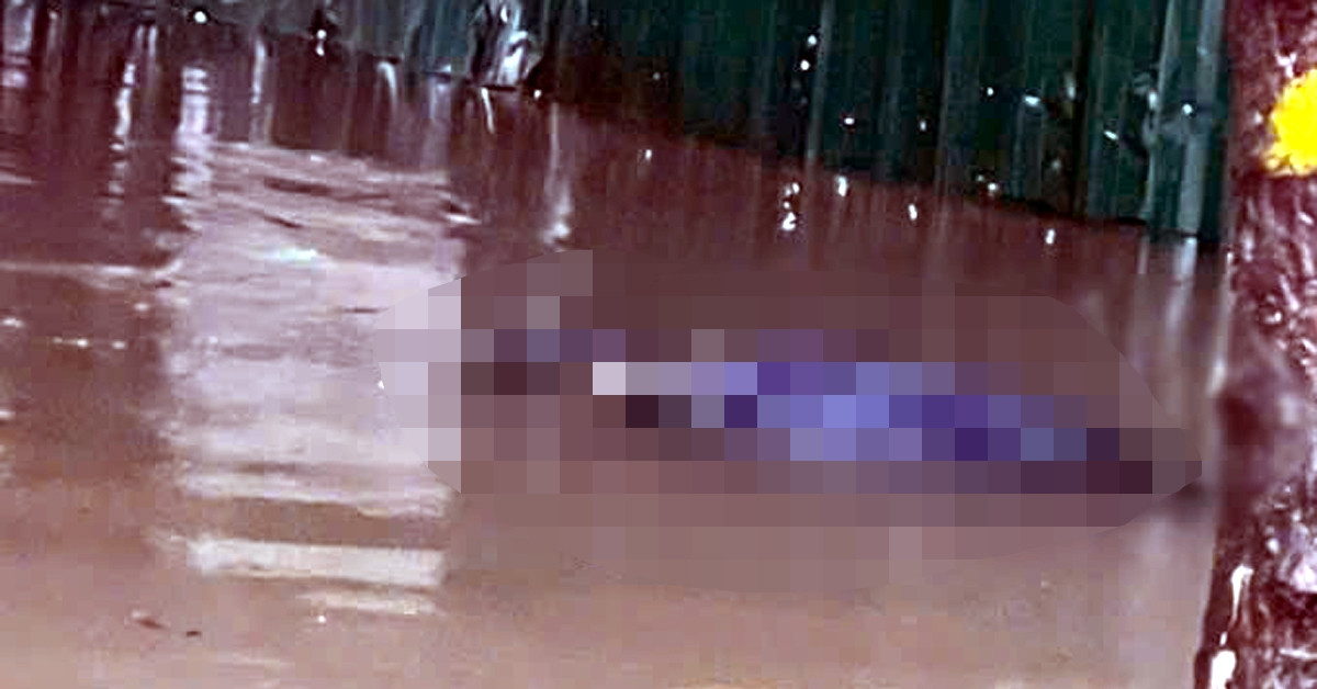 Phát hiện thi thể người đàn ông trong làn nước ngập ở Hà Nội