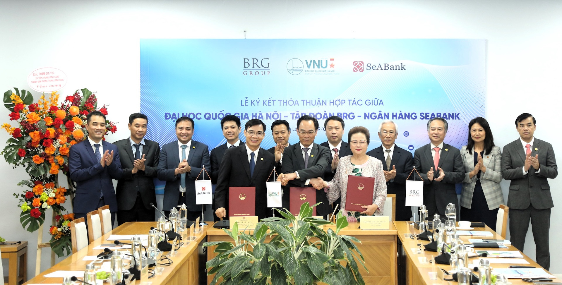 Tập đoàn BRG ký thỏa thuận hợp tác phát triển KHCN với Đại học Quốc gia Hà Nội (1).JPG
