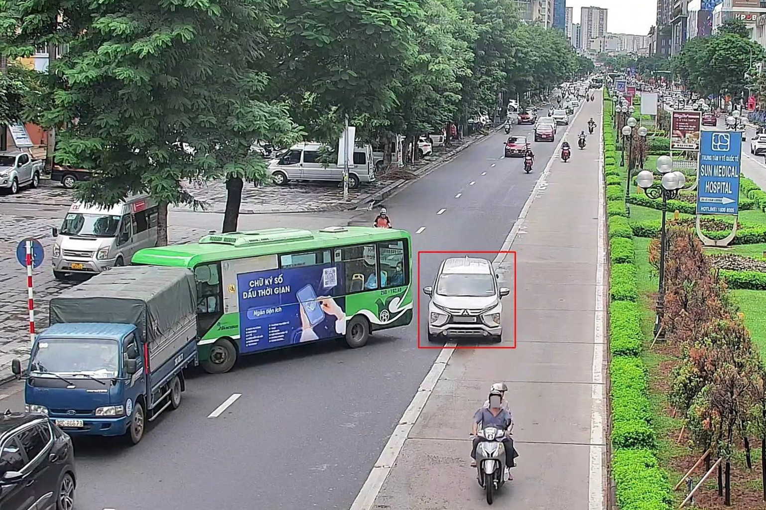 Thêm tuyến đường ở Hà Nội được lắp camera AI, ngày đầu phát hiện loạt xe đi vào BRT