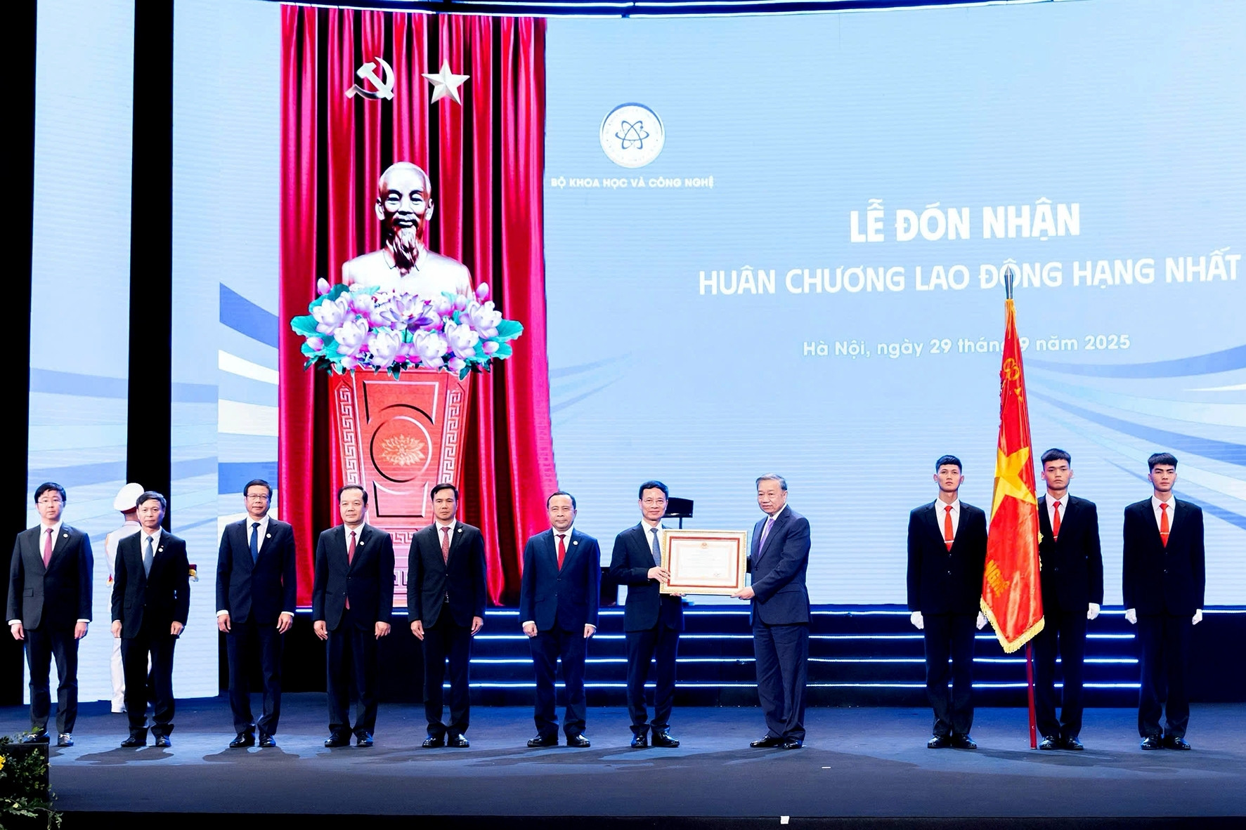 Tổng Bí thư: KH&CN là con đường sống còn để phát triển nhanh và bền vững