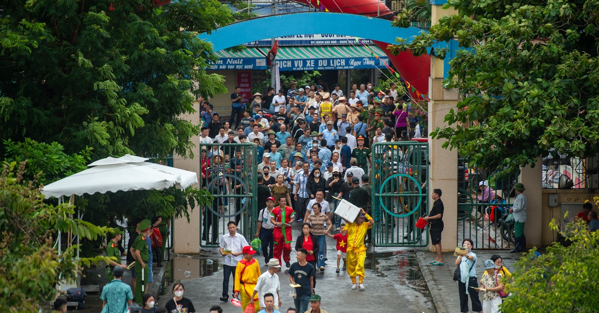 Trời quang mây tạnh đón 2 vạn người vào sân xem chọi trâu ở Đồ Sơn