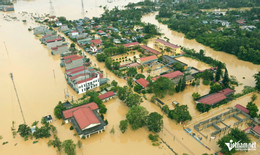 W-a2hộ dân ở Thanh Hóa bị ngập trong nước lũ.jpg