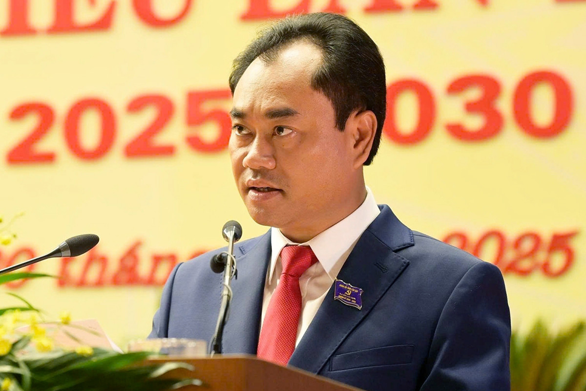 w trinh viet hung 1204.jpg