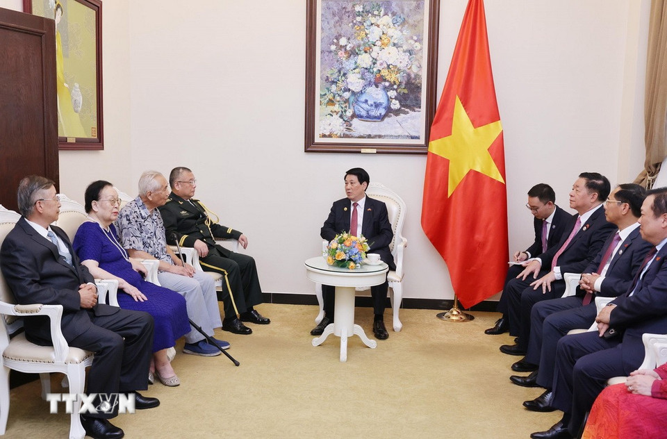 0409 ប្រធានាធិបតីទទួលគ្រួសារទាហានចិន 4.jpg