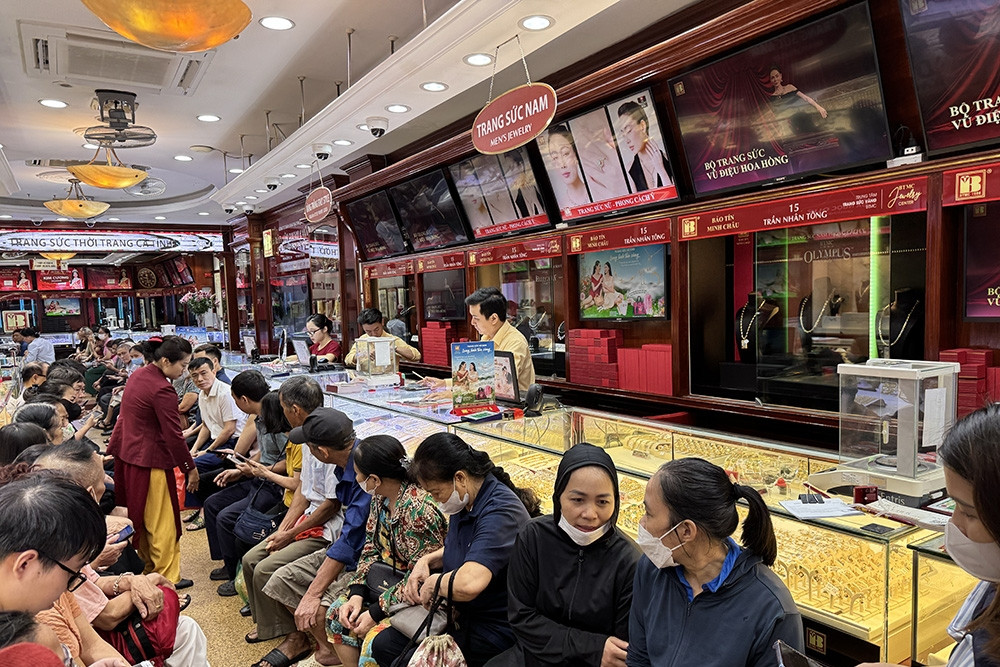 Giá vàng hôm nay 5/9/2025 lao vút lên 134,4 triệu, SJC mỗi ngày một đỉnh mới