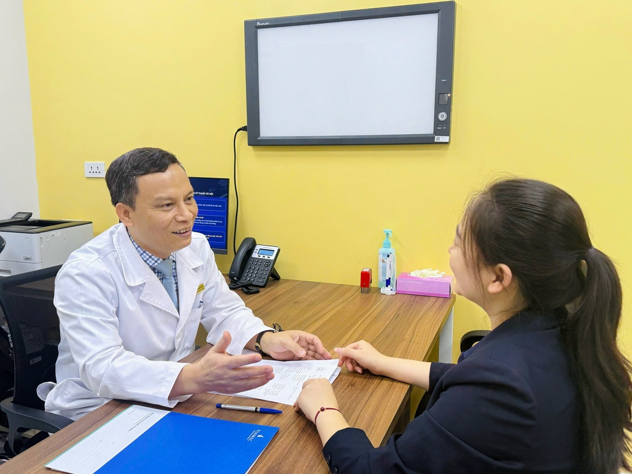 30 năm chọn ‘lối đi khó’ và ngã rẽ bất ngờ của ‘đôi tay vàng’ ngoại khoa