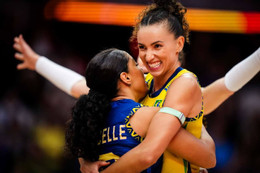 Brazil hạ Pháp sau trận cầu mãn nhãn, vào bán kết bóng chuyền thế giới