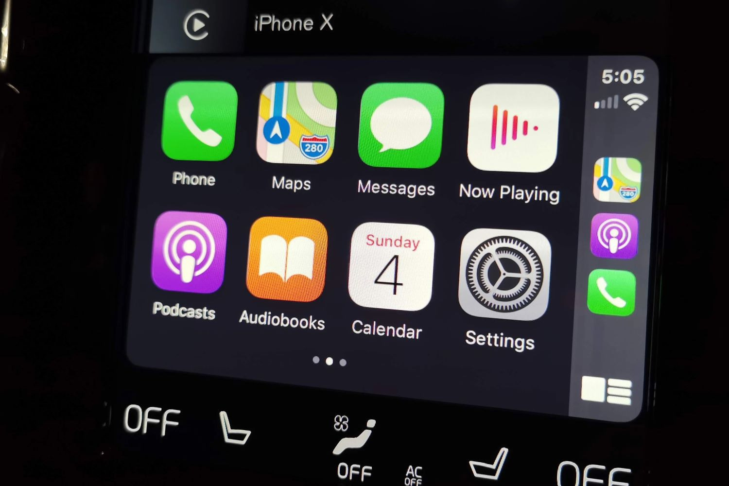 Carplay dark mode.jpg