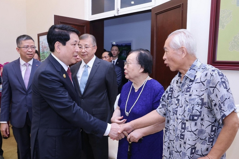 Chủ tịch nước gặp gia đình nhân sĩ hữu nghị - tướng lĩnh cách mạng, cố vấn Trung Quốc