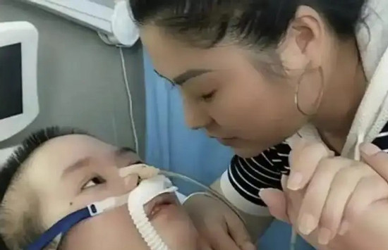 Con dâu tỉnh dậy sau nửa năm sống thực vật, nói câu khiến mẹ chồng bật khóc